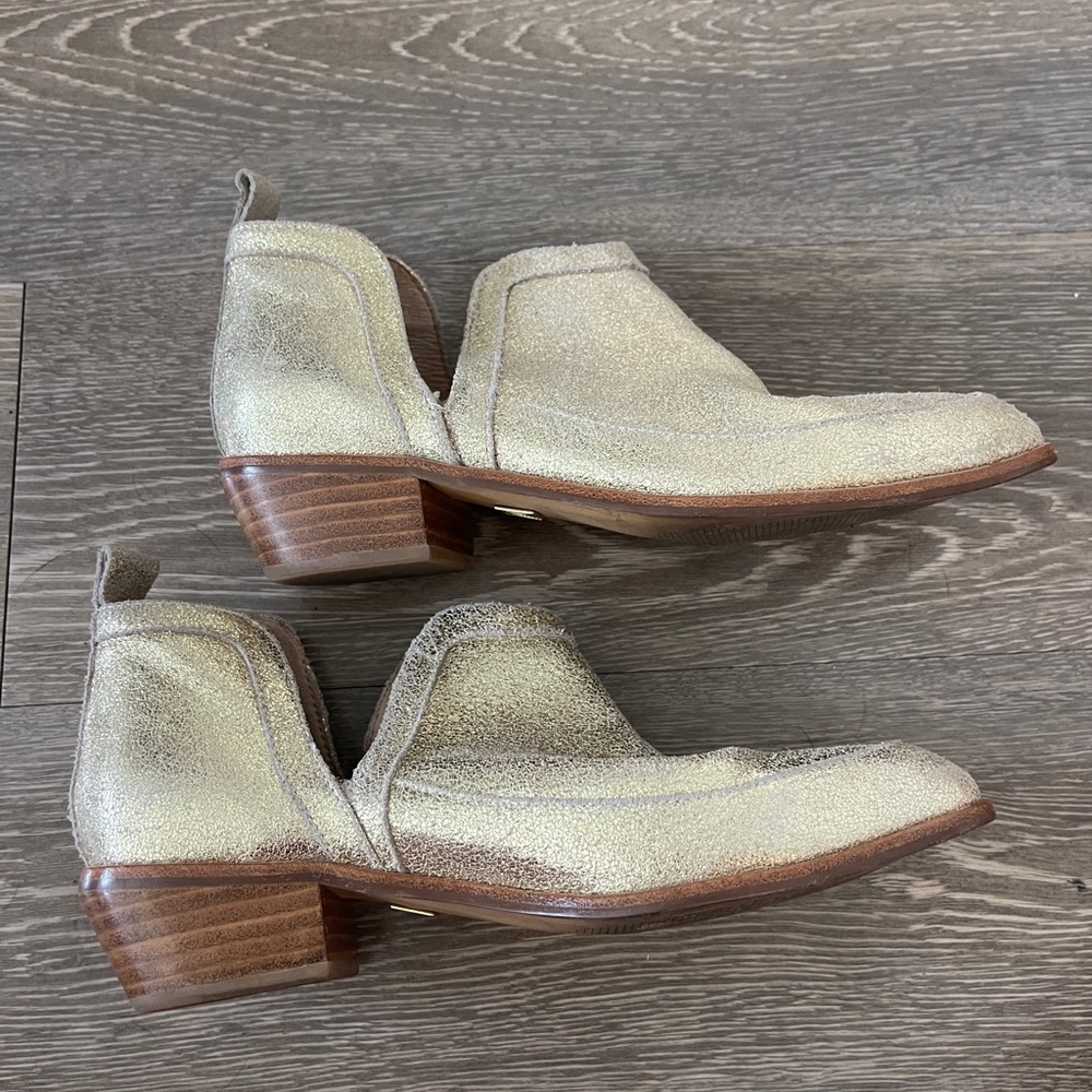 LuLaRoe Ankle Bootie Distressed Gold. Size 7. Good condition.